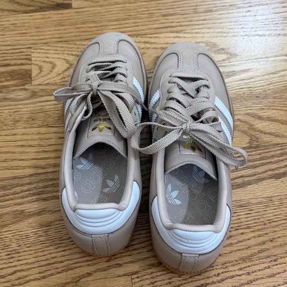 adidas Samba Sneakers in Beige and White - Picture 4 of 8
